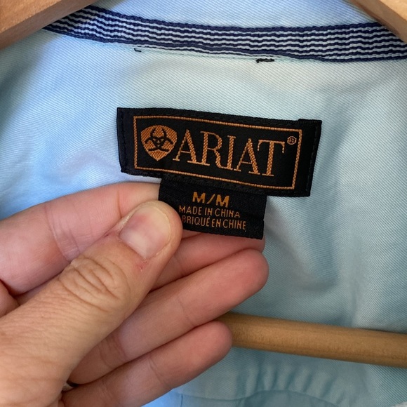 Ariat Light Blue Button-Up Shirt medium - Picture 4 of 7